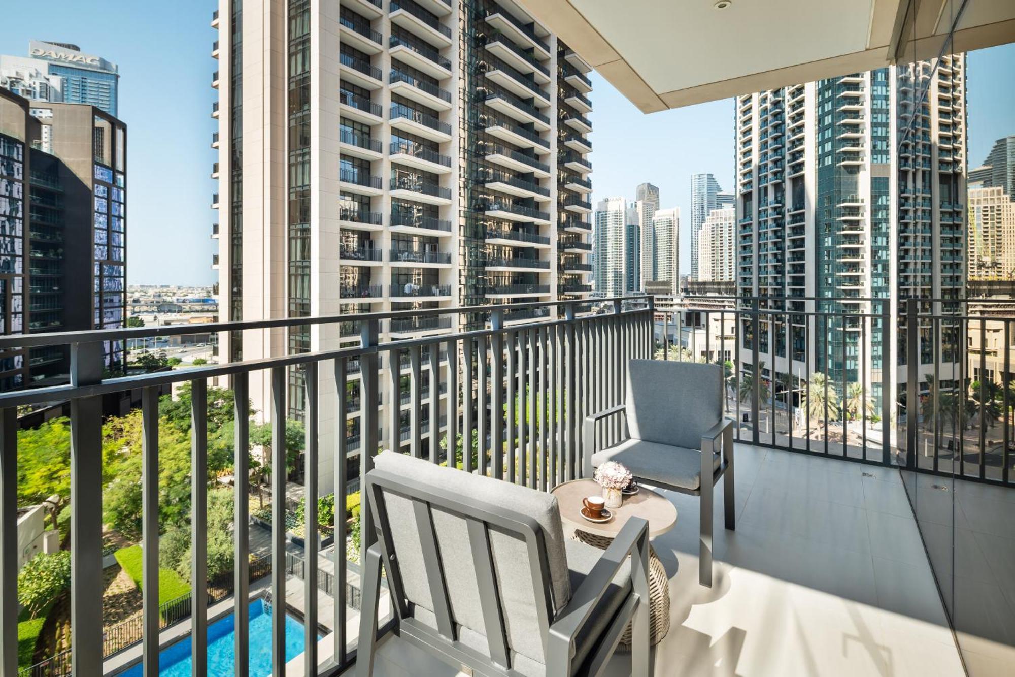 Downtown Luxury Treat - Premium Location! 2 Bedroom! *