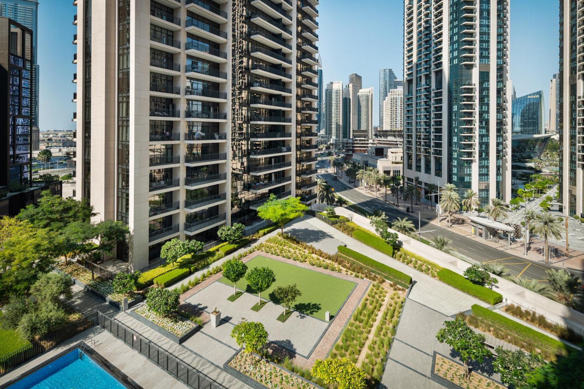 Apartment Downtown Luxury Treat - Premium Location! 2 Bedroom! *