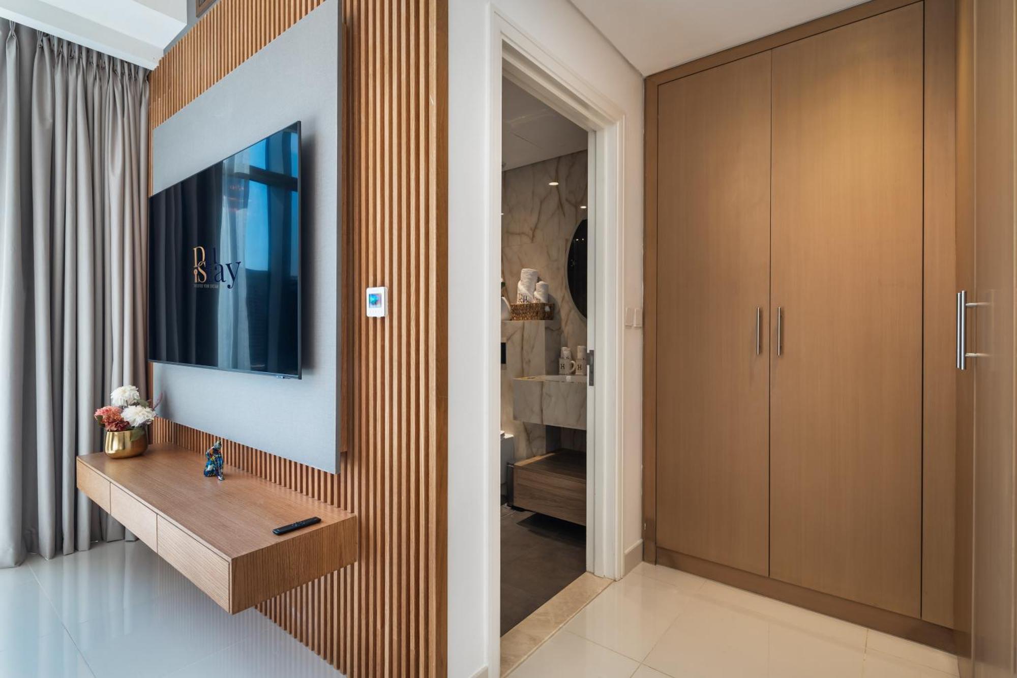 Downtown Luxury Treat - Premium Location! 2 Bedroom! Apartment *