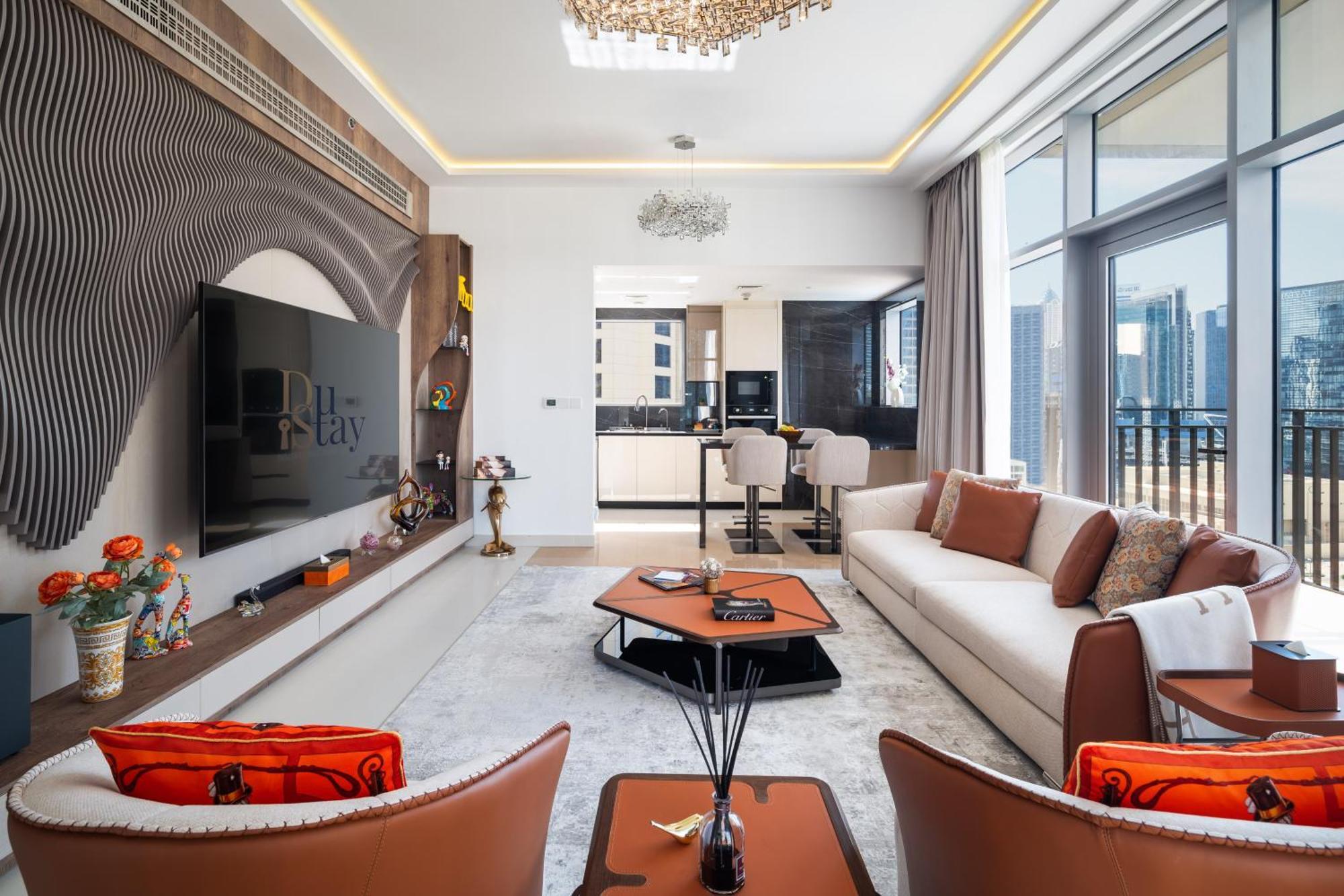 Downtown Luxury Treat - Premium Location! 2 Bedroom! Apartment