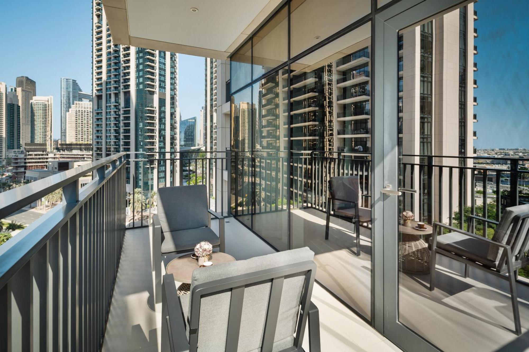 Downtown Luxury Treat - Premium Location! 2 Bedroom! Apartment