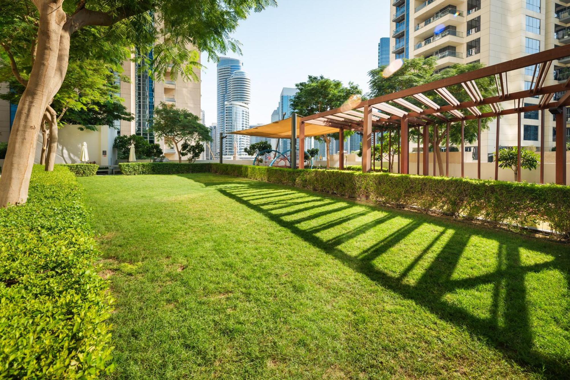 Downtown Luxury Treat - Premium Location! 2 Bedroom! Apartment *