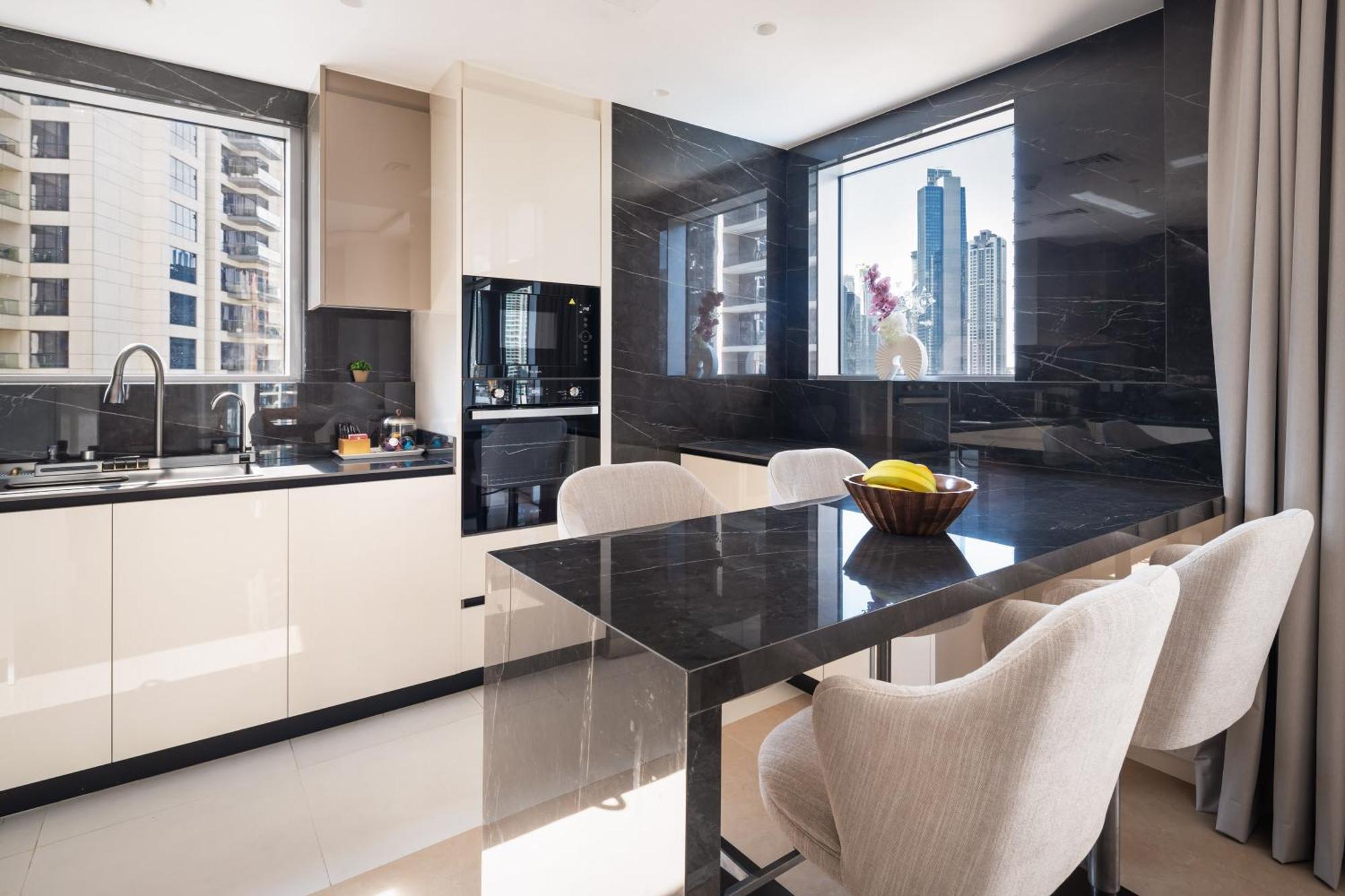 Downtown Luxury Treat - Premium Location! 2 Bedroom! *