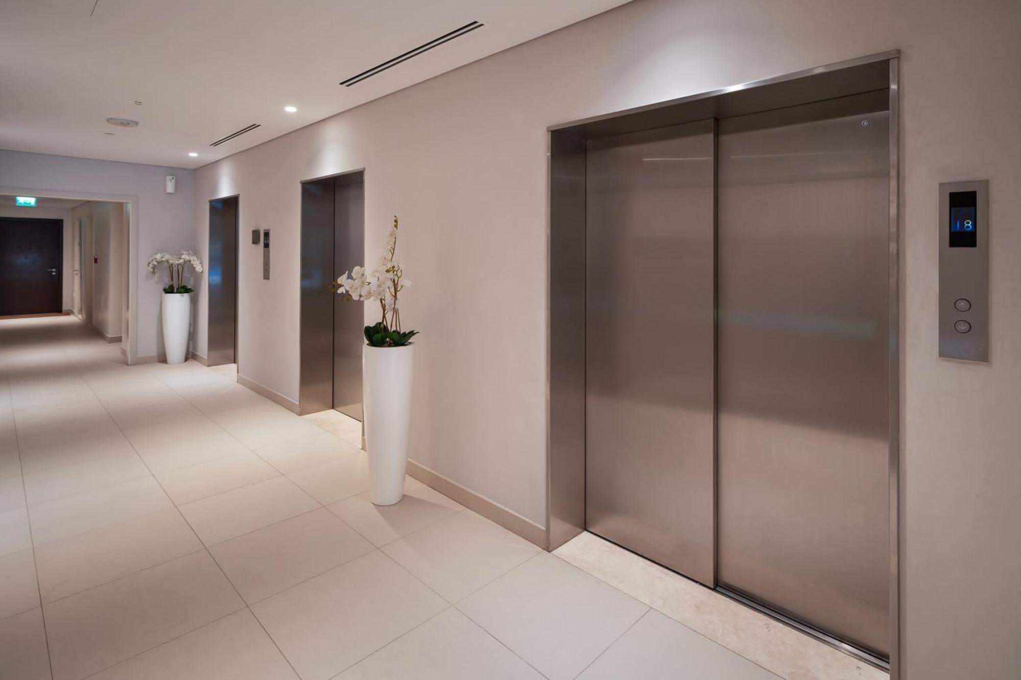 Downtown Luxury Treat - Premium Location! 2 Bedroom! Apartment *