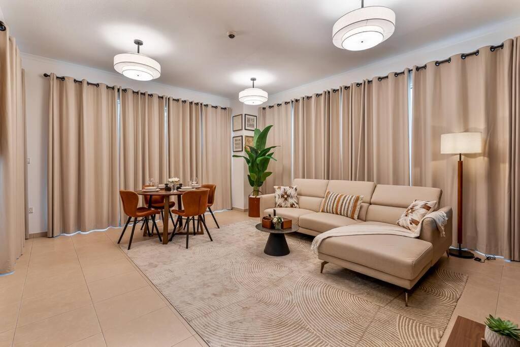 Modern 1-bedroom With Stunning Views Apartment