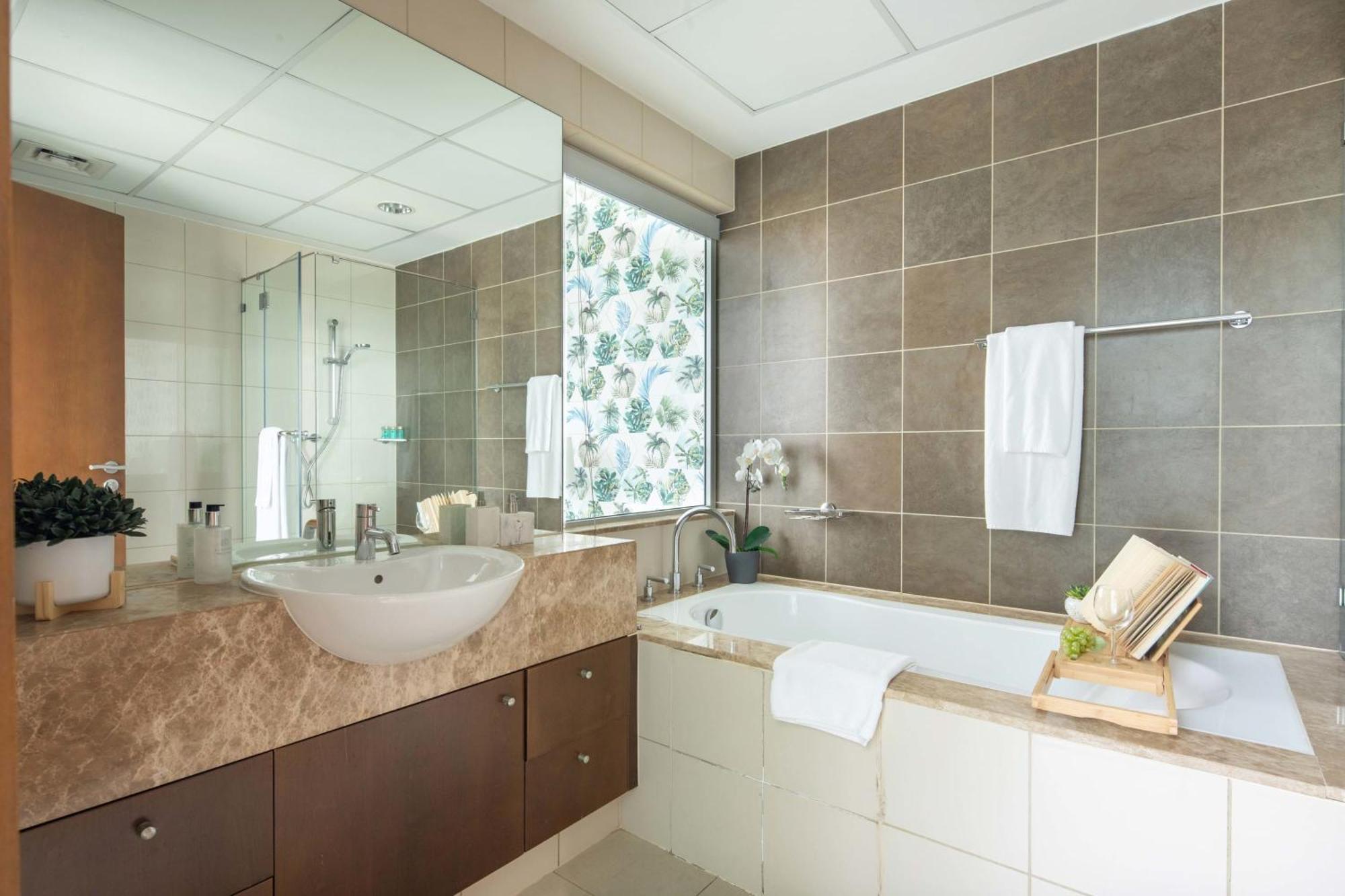 Frank Porter - Marsa Plaza North Dubai