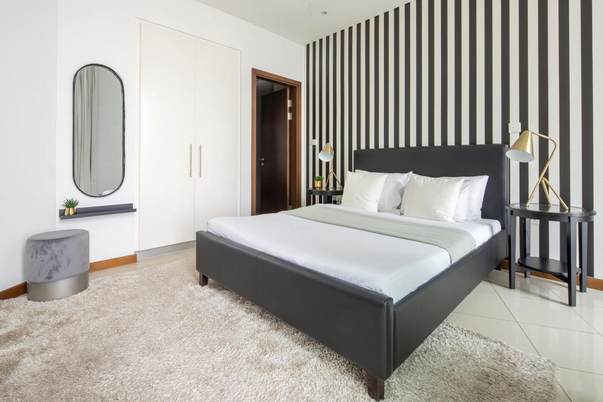 Frank Porter - Marsa Plaza North Daire Dubai