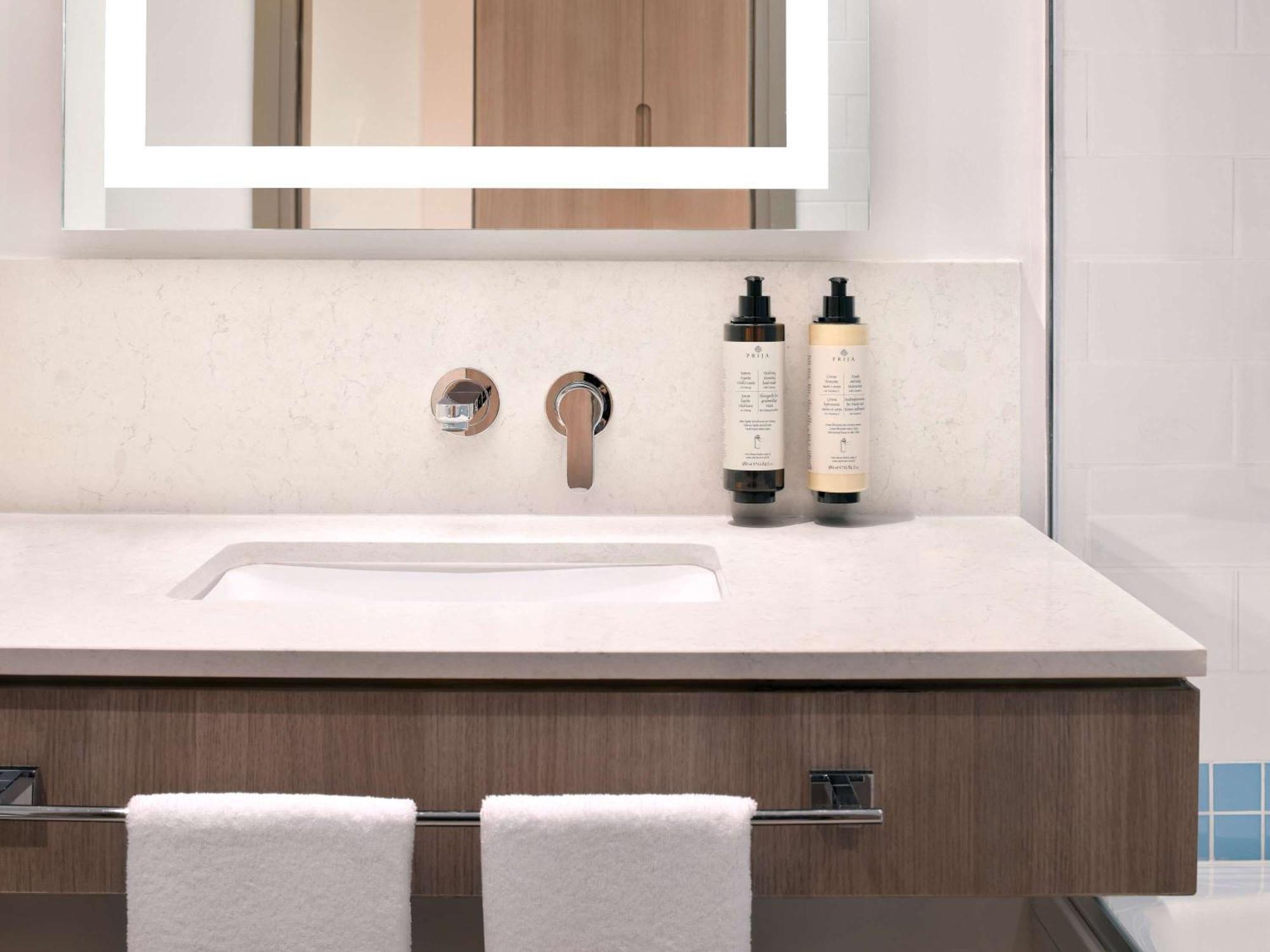 Mercure Deira Hotel 3*