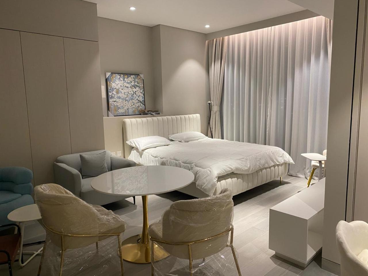 Apartment With Stunning Marina And Eye View
