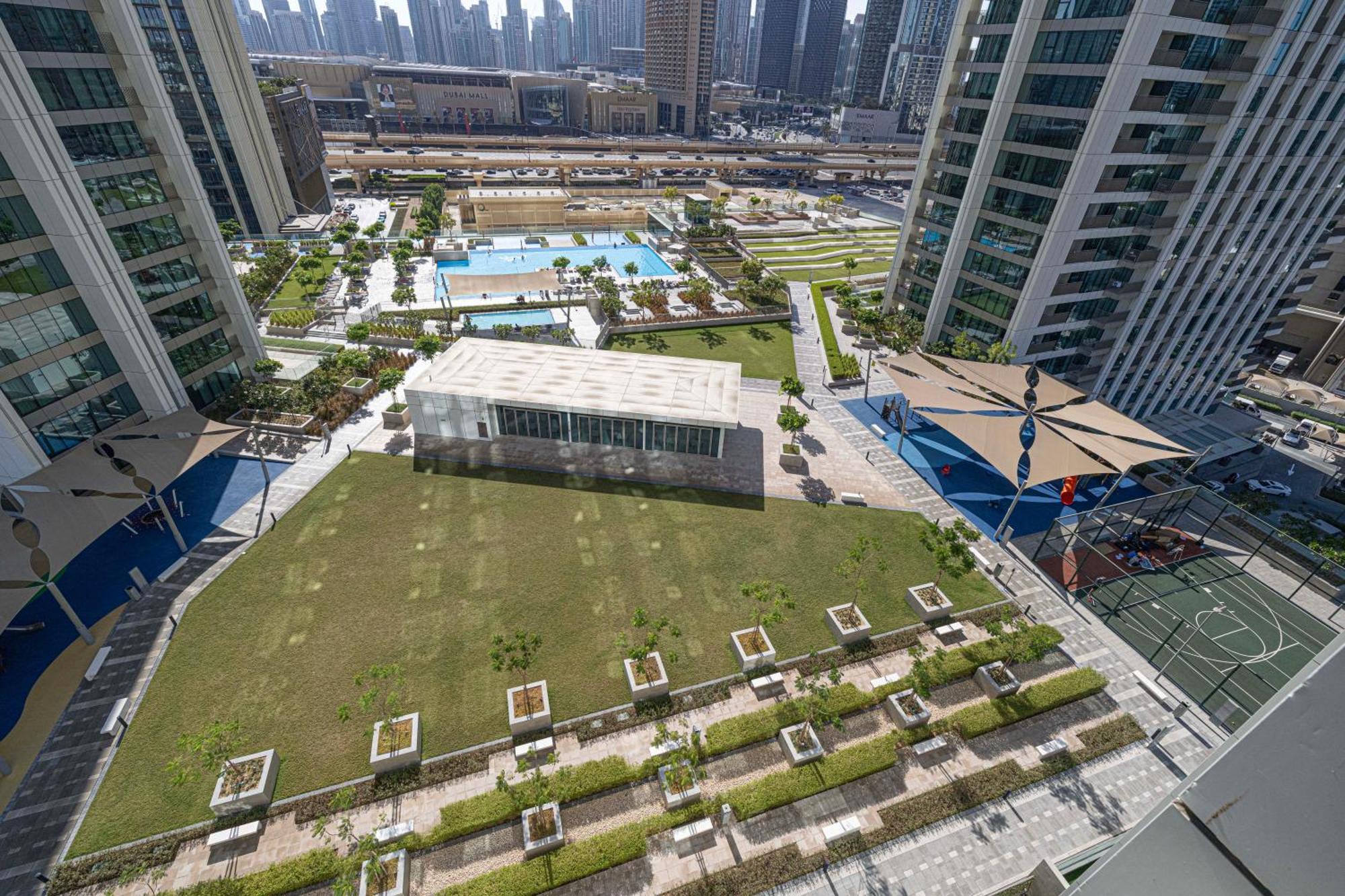 Daire Mall Connected! Amazing Burj Khalifa View! Excellent Pool & Gym Access!