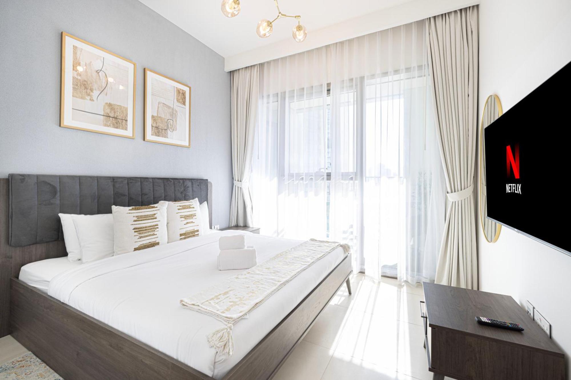 Mall Connected! Amazing Burj Khalifa View! Excellent Pool & Gym Access! Daire *