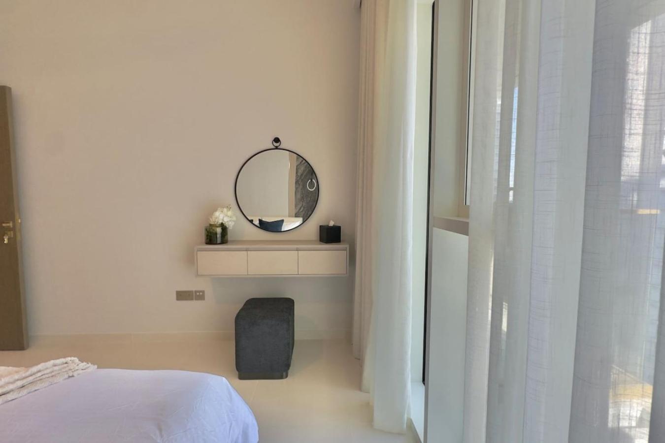 2br Grand Bleu T1 With Palm View Emaar Front By Vibel Apartment Dubai