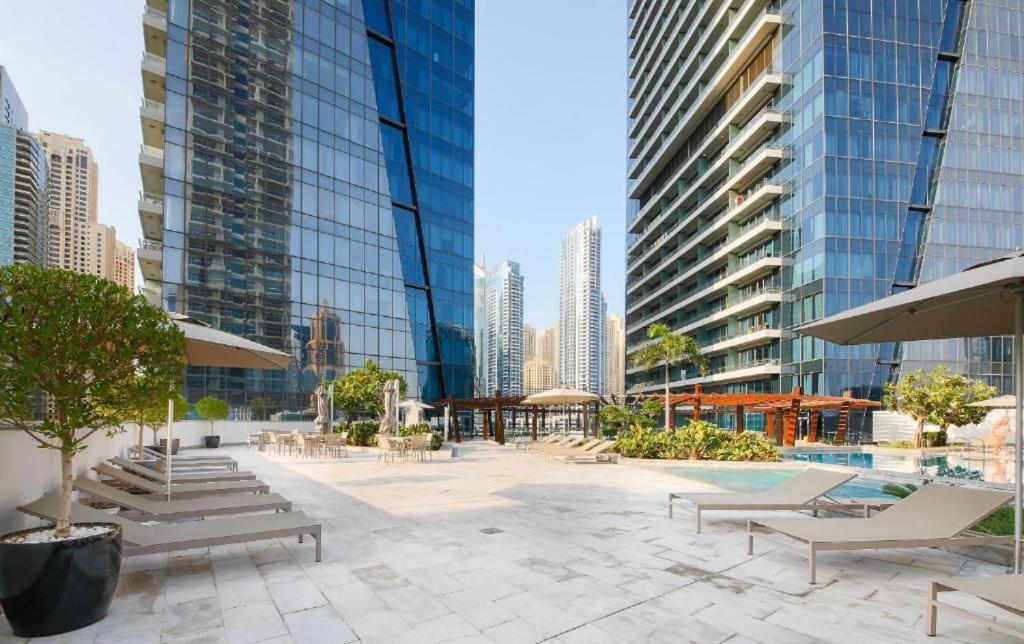 White Sage Opulence At Silverene Towers 1br Marina Apartment