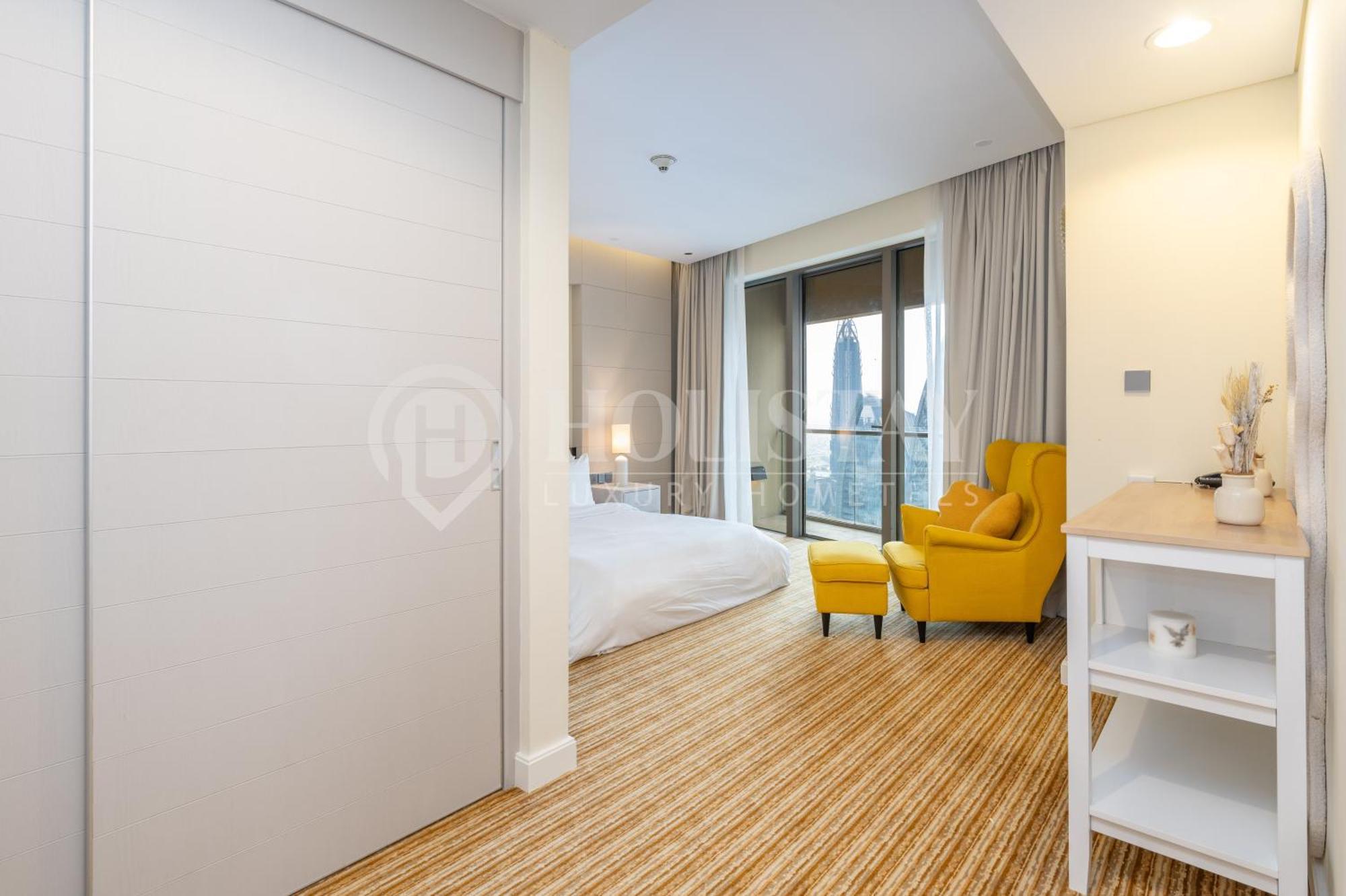 Holistay Luxury Homes - Burj Khalifa View - Direct Access Mall Apartment Dubai