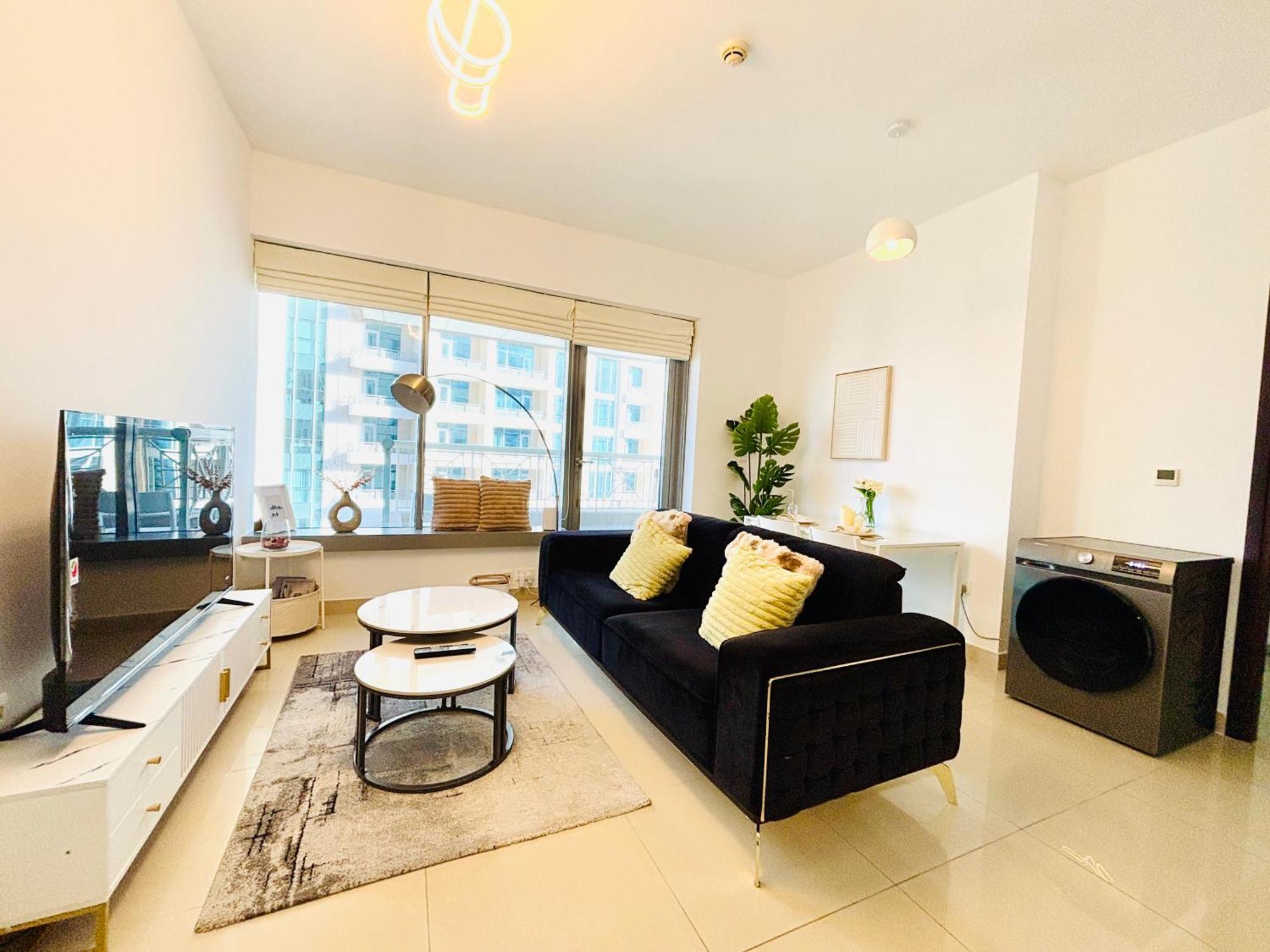 Luxury One Bedroom With Fountain View Opposite Mall * Dubai