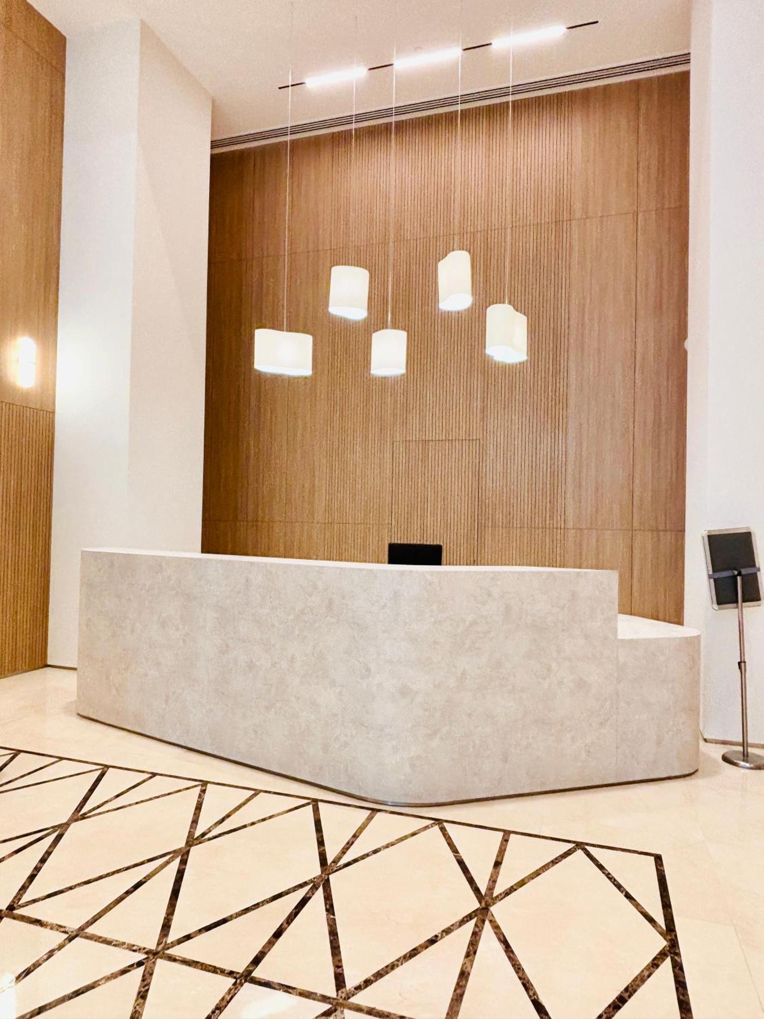 Apartment Luxury One Bedroom With Fountain View Opposite Mall *