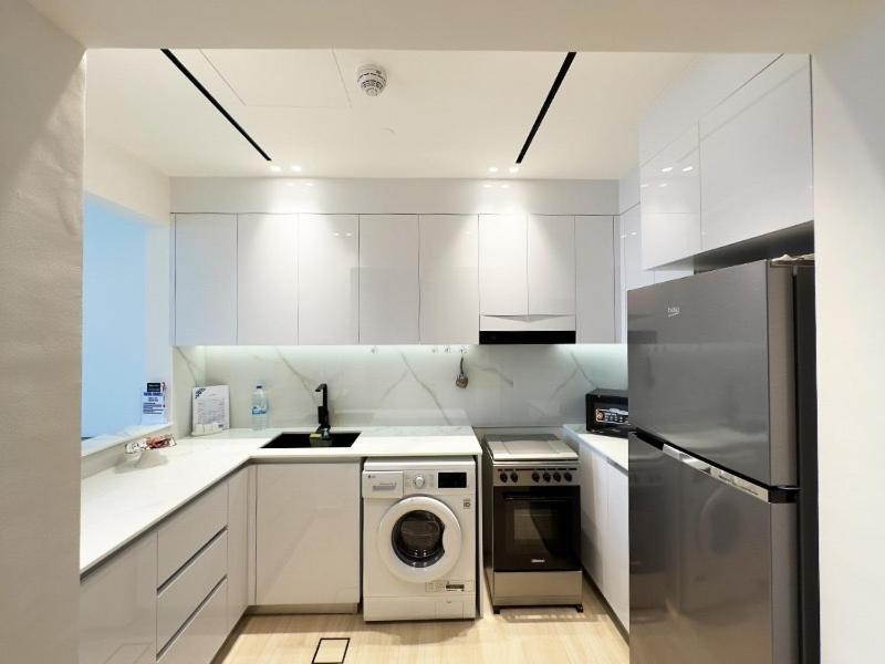 Apartment Luxurious New 1 Bedroom In A New Building With Great Views *