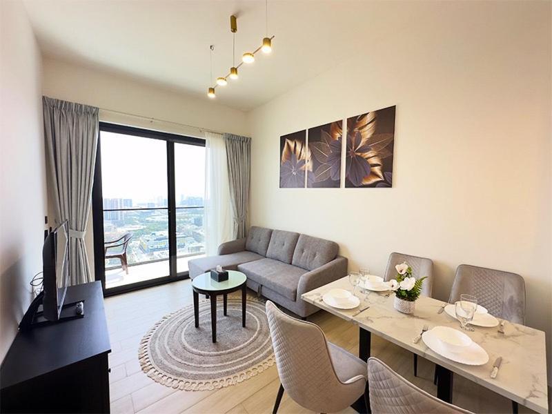 Apartment Luxurious New 1 Bedroom In A New Building With Great Views Dubai