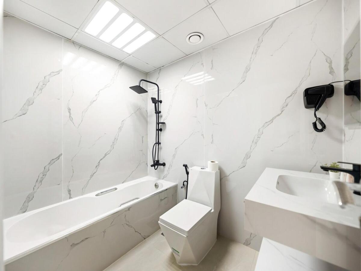Luxury High Floor In Marina Rooftop Pool Apartment Dubai