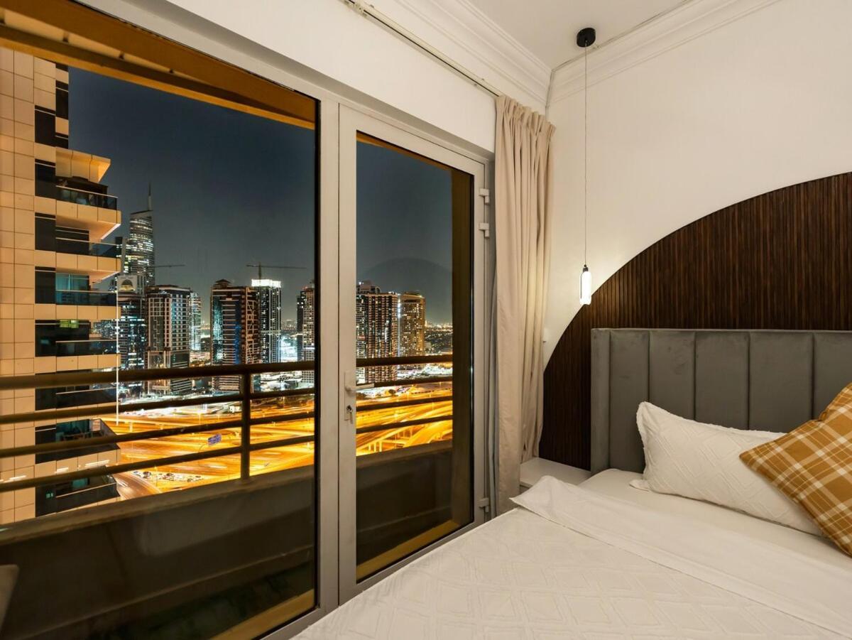 Luxury High Floor In Marina Rooftop Pool Apartment