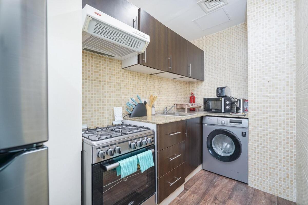 Stylish Perfect For 2 In Sports Apartment Dubai