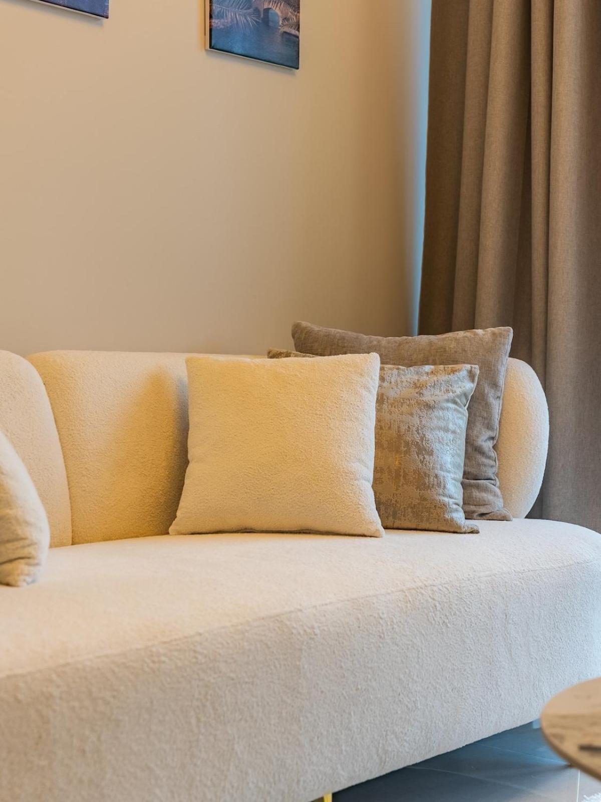 Cityscape Serenity 1br - Damac Vera- Business Bay Apartment *