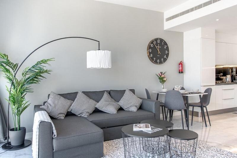 Stylish 1br With Skyline Views In Business Bay 10 Mins To Burj Khalifa Holiday home