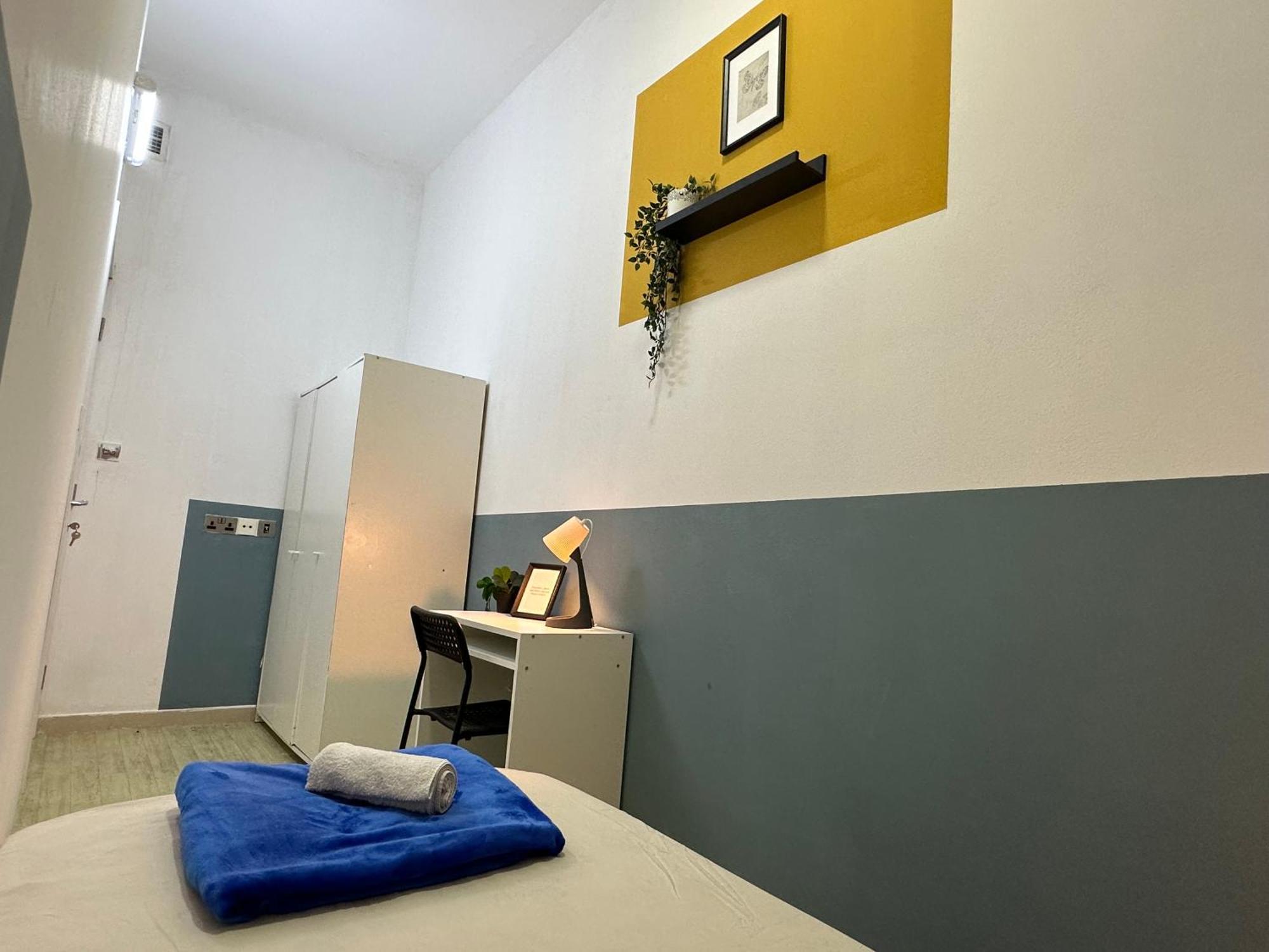 Homestay Partition With Window In Barsha Near Metro