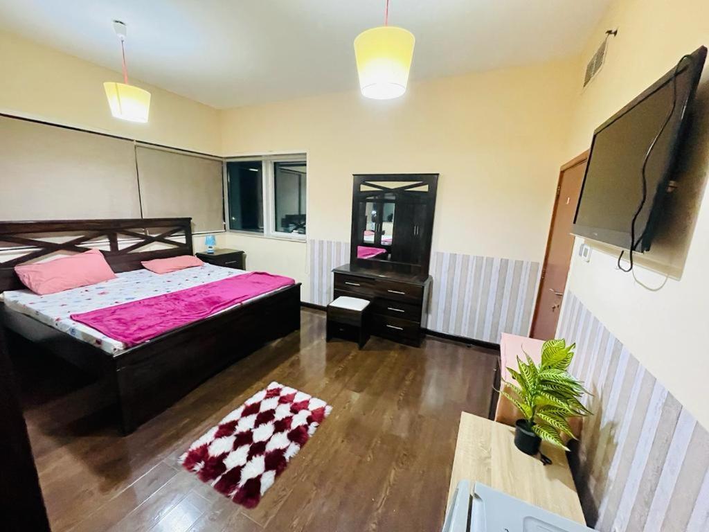 Hospedagem domiciliar Amazing Couples Private Close To Mall Of Emirates