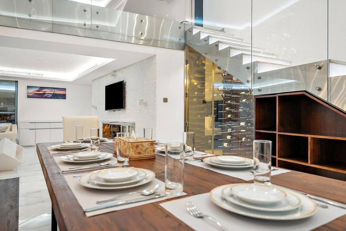 First Class 2br Upscale Duplex Living Apartment *