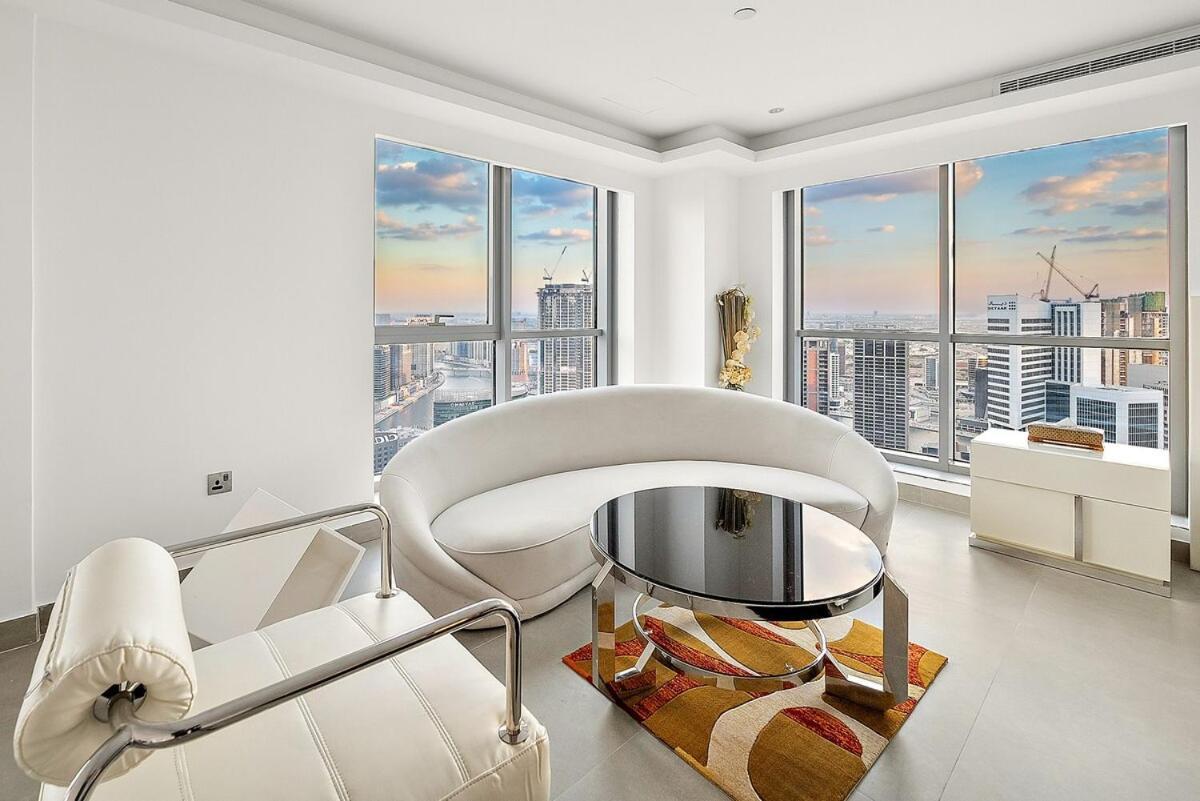 First Class 2br Upscale Duplex Living Apartment *