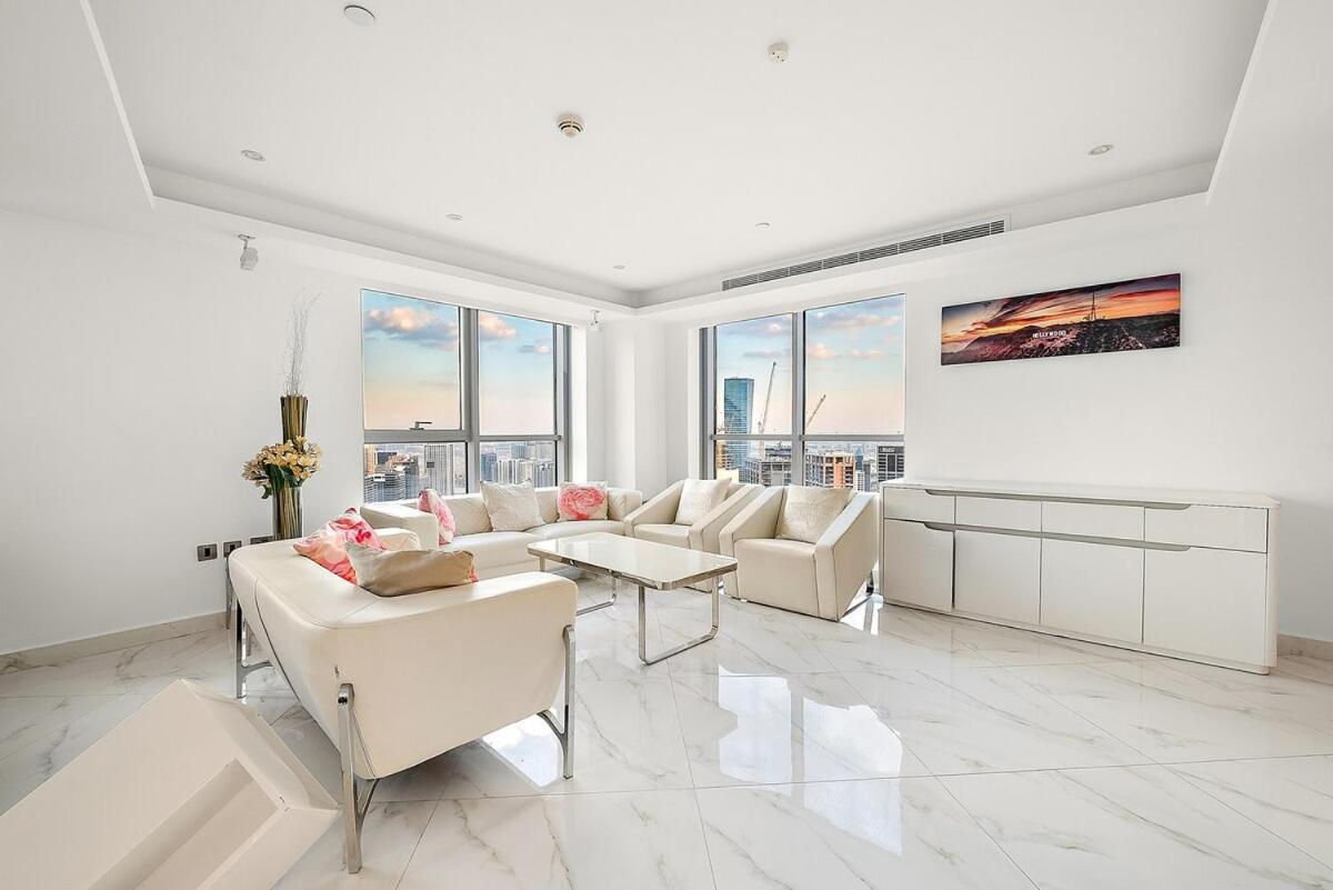 First Class 2br Upscale Duplex Living *