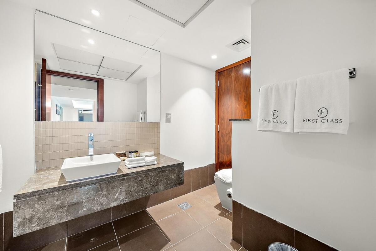 First Class 2br Upscale Duplex Living Apartment