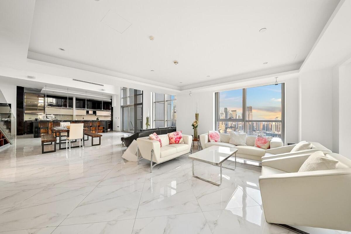 First Class 2br Upscale Duplex Living *