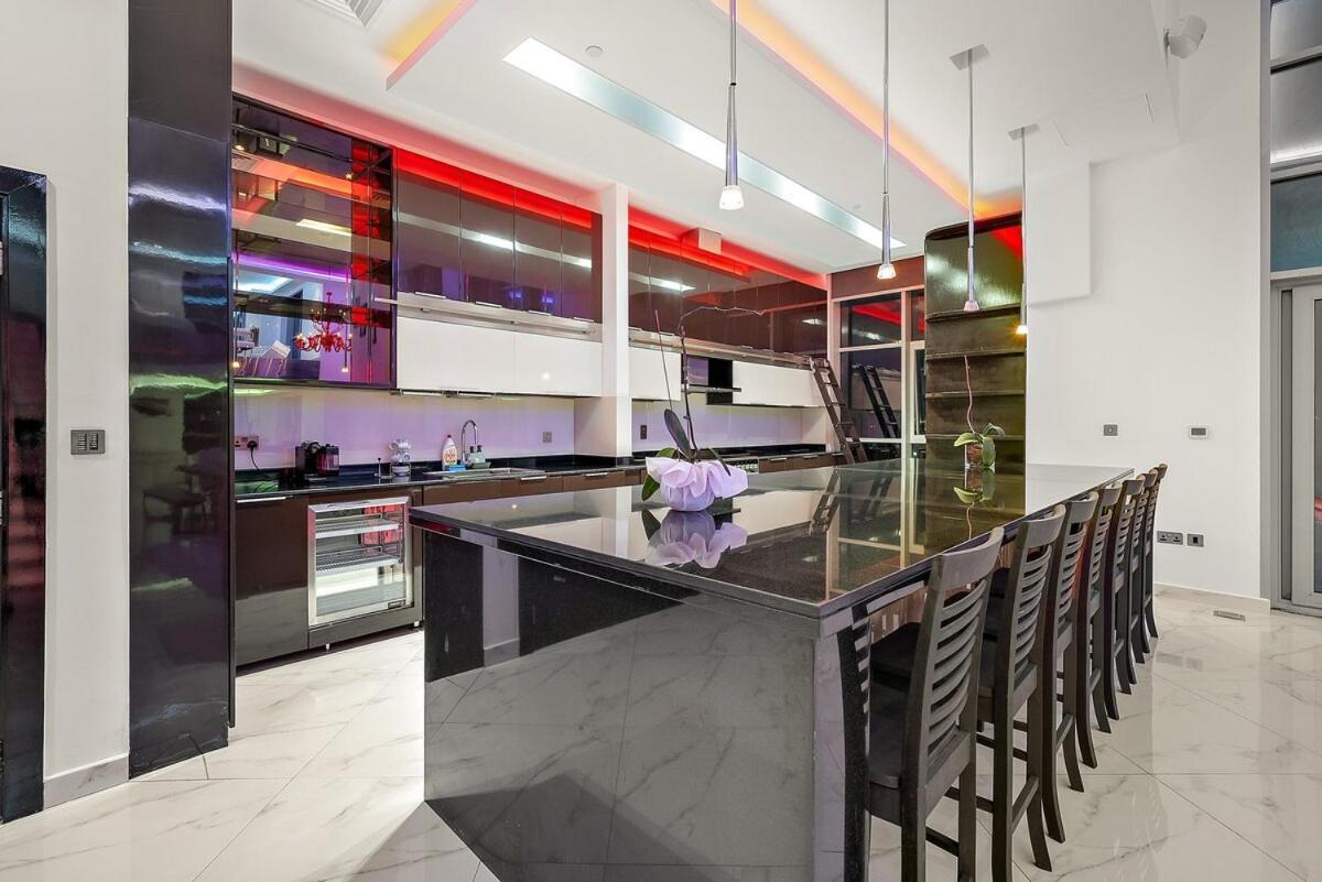 Apartment First Class 2br Upscale Duplex Living *