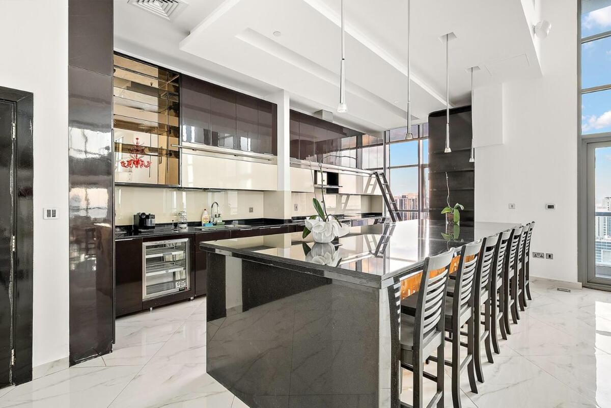 First Class 2br Upscale Duplex Living Apartment Dubai