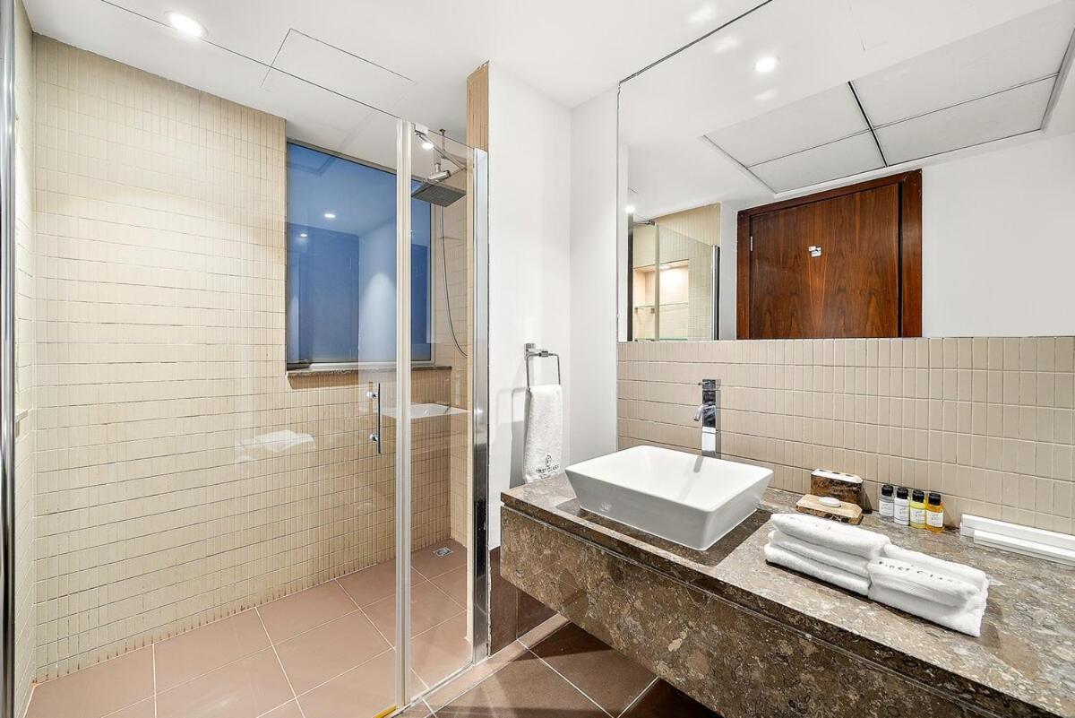 First Class 2br Upscale Duplex Living Apartment
