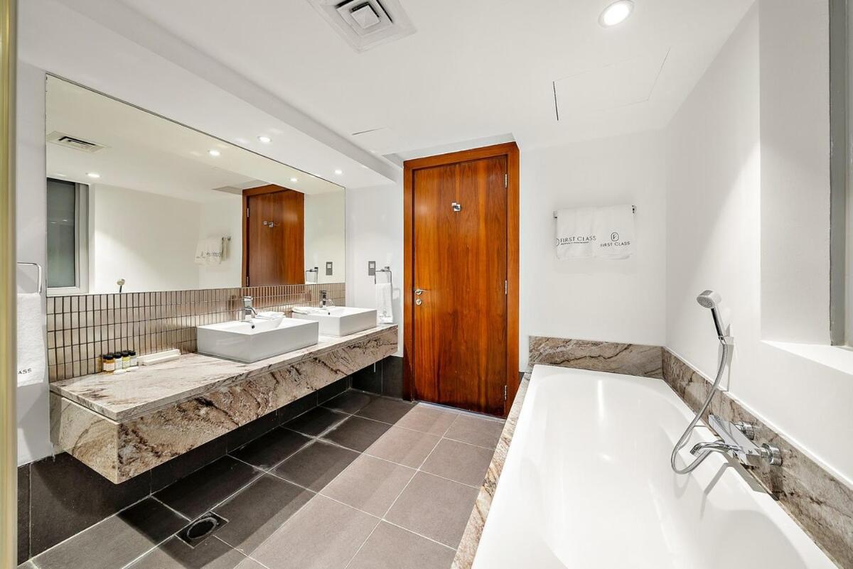 First Class 2br Upscale Duplex Living Apartment *