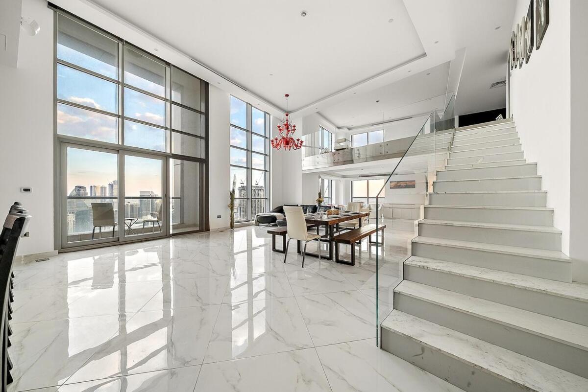 First Class 2br Upscale Duplex Living * Dubai