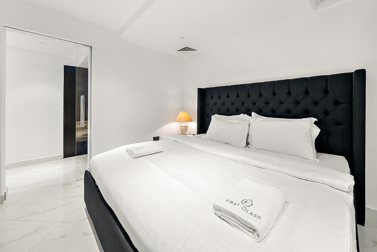 First Class 2br Upscale Duplex Living Apartment *