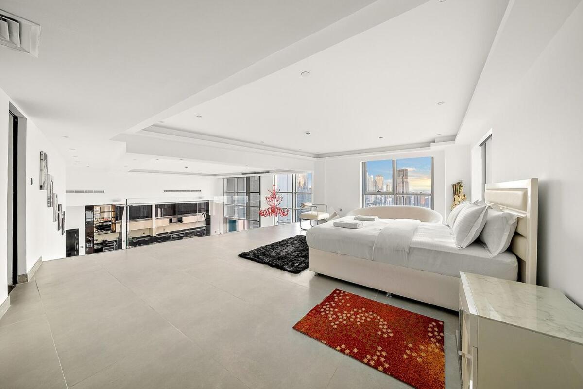 First Class 2br Upscale Duplex Living Apartment