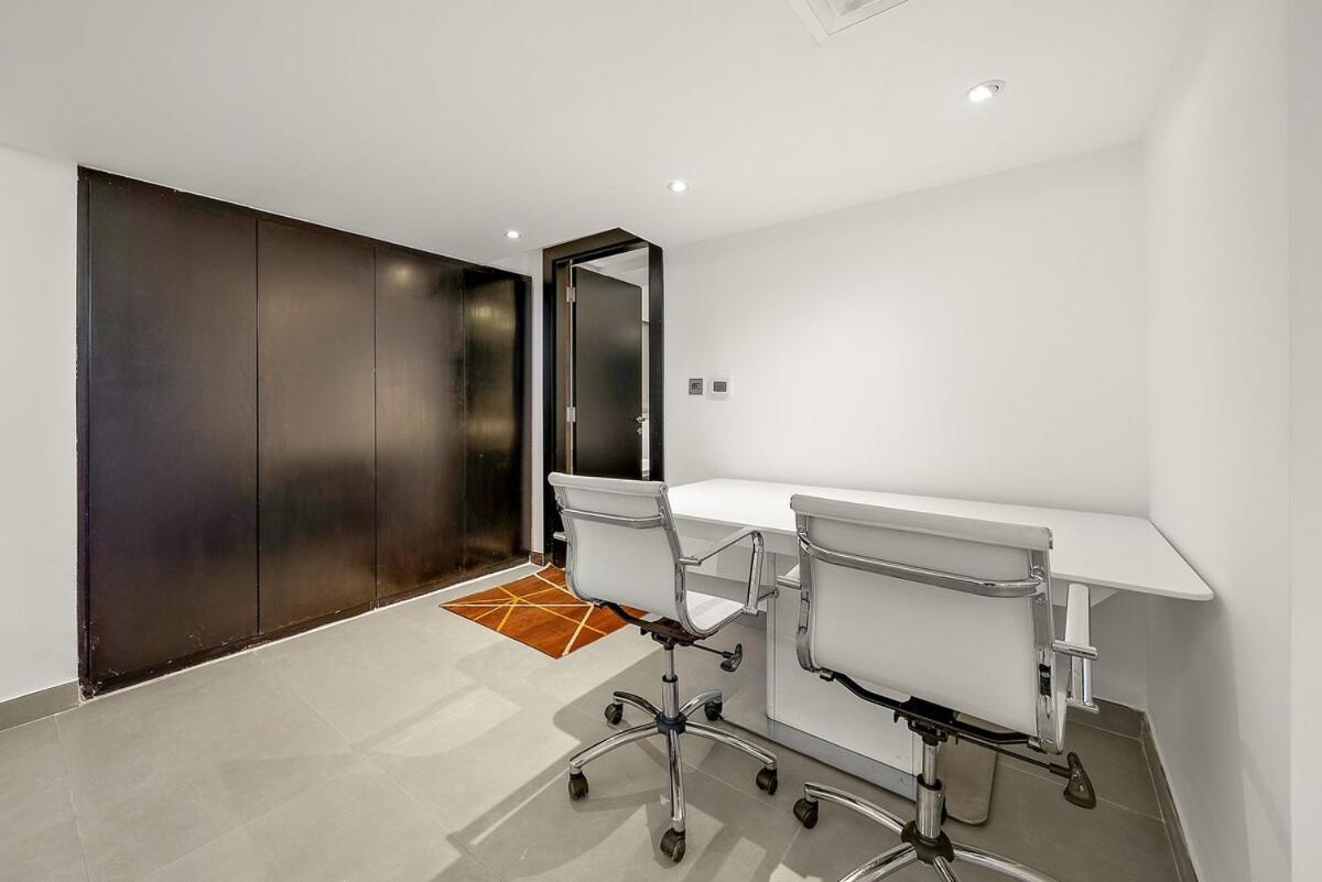 First Class 2br Upscale Duplex Living