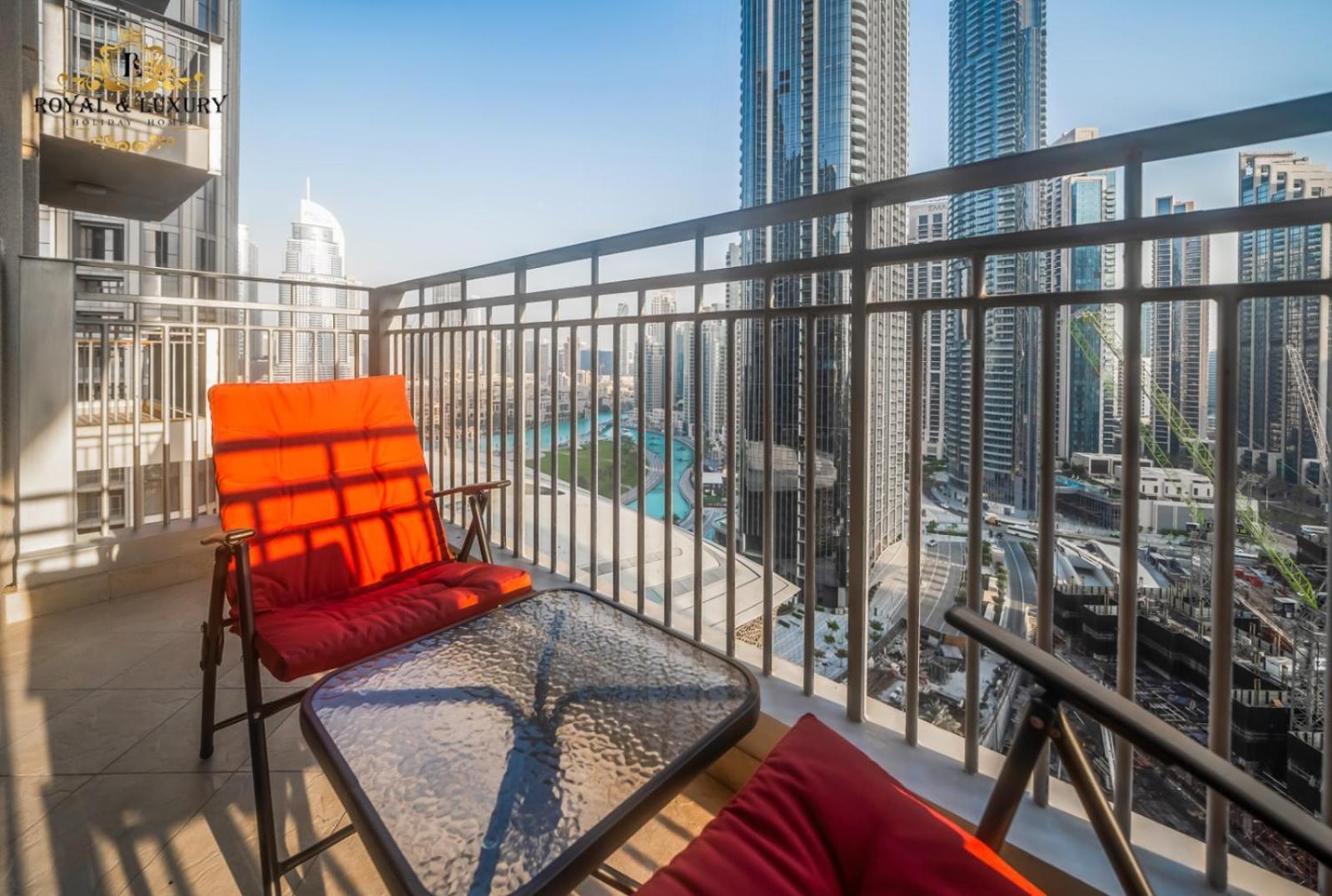 Chic 1-bedroom Haven In Standpoint A Tower, Downtown