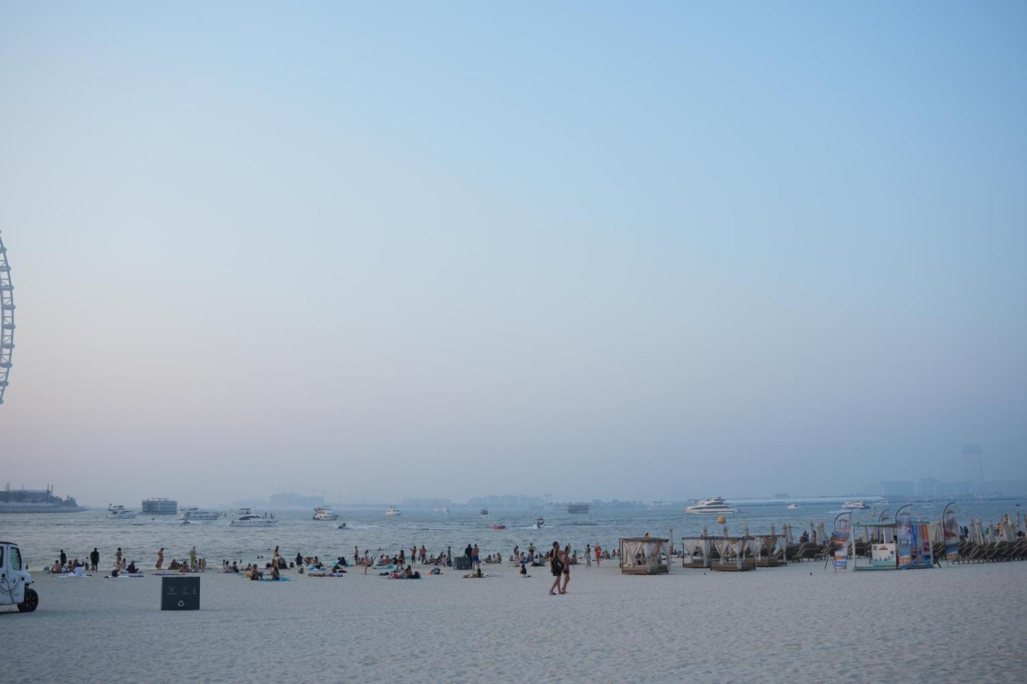 Kapselhotel Yellow Parrot Jbr *
