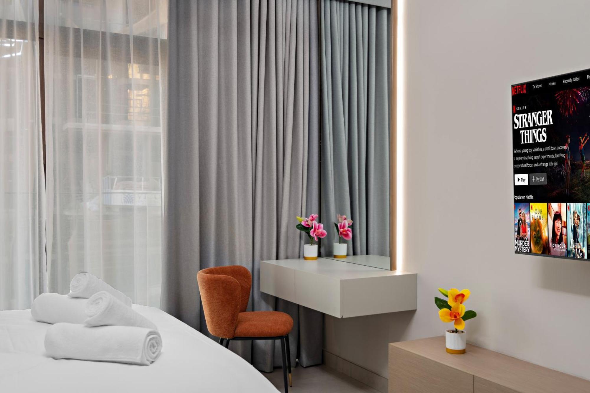 Apartment Chic With Balcony At Westwood Grande *