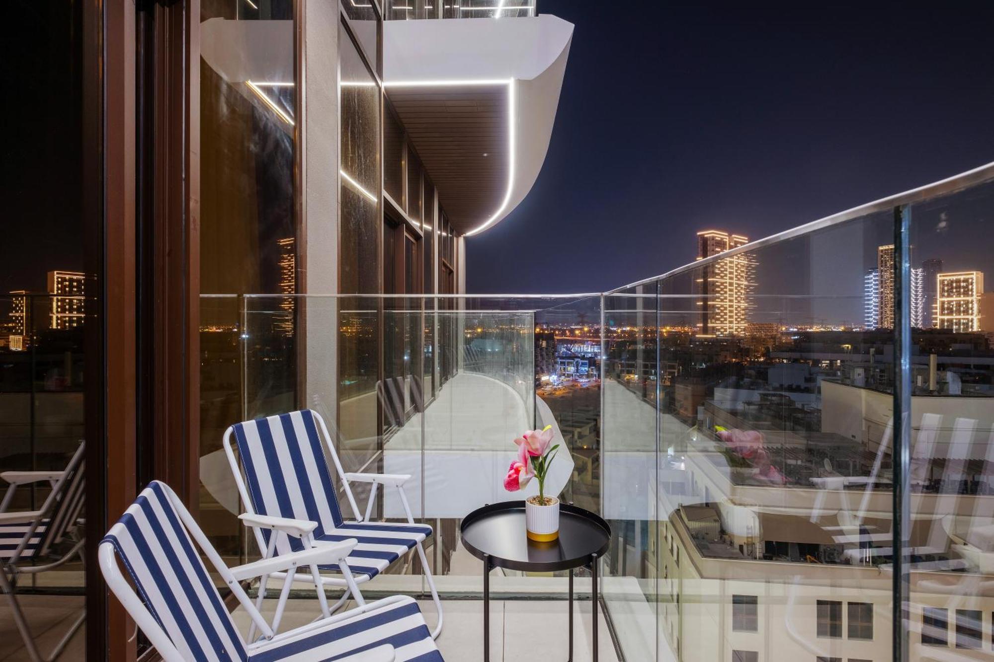 Chic With Balcony At Westwood Grande * Dubai