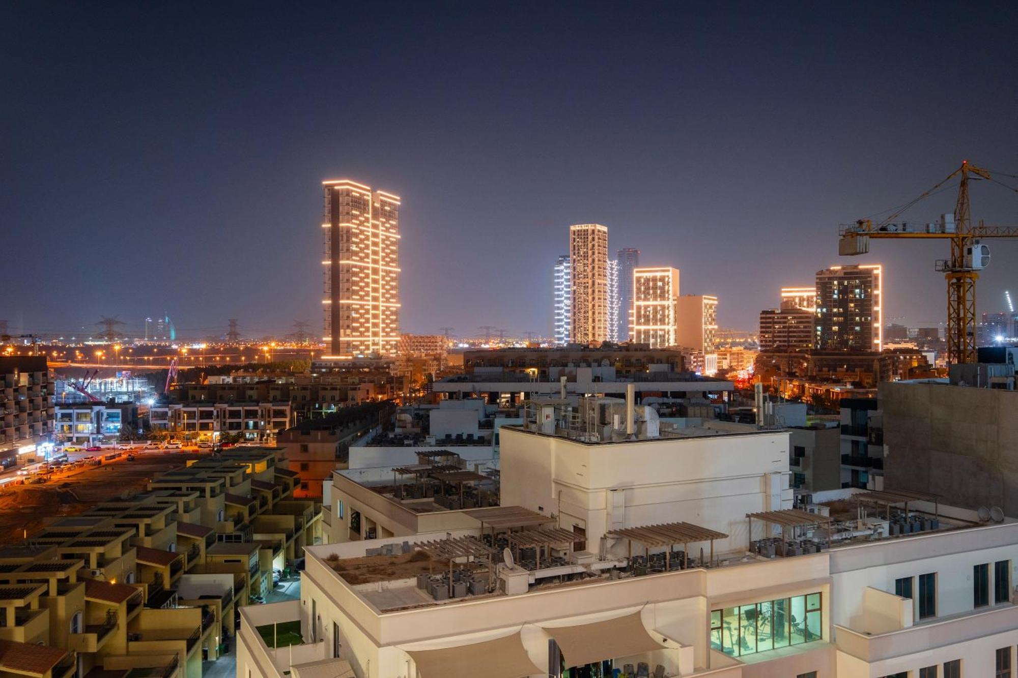 Apartment Chic With Balcony At Westwood Grande