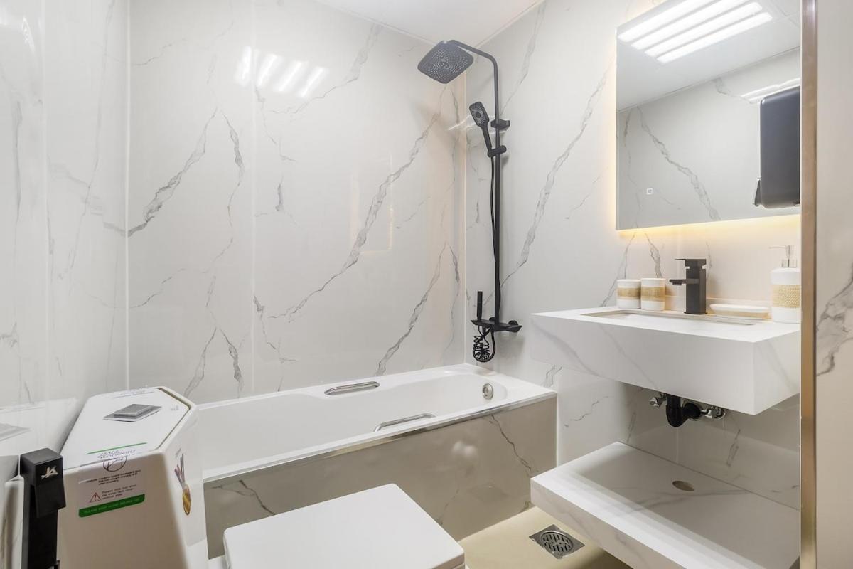 Bohemian 2 Bedroom In The Heart Of Marina * Dubai