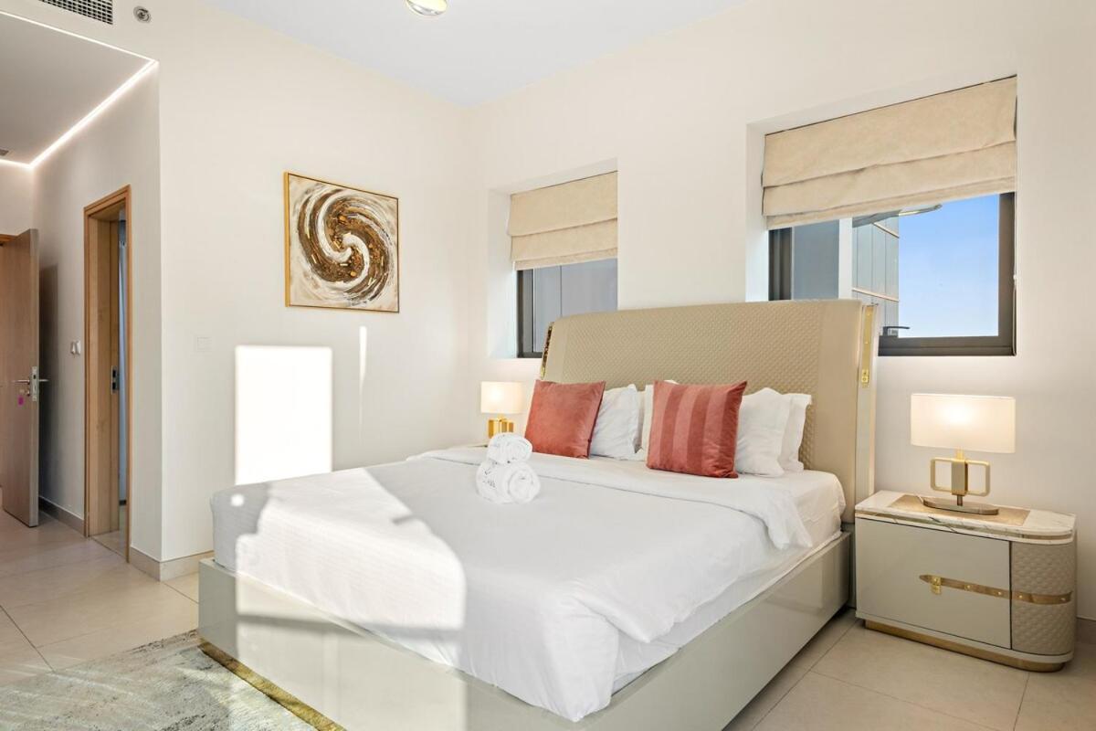Apartment First Class 2br Burj Khalifa & Canal Views Dubai