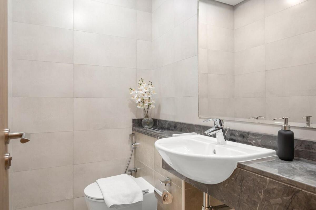 Apartment First Class 2br Burj Khalifa & Canal Views